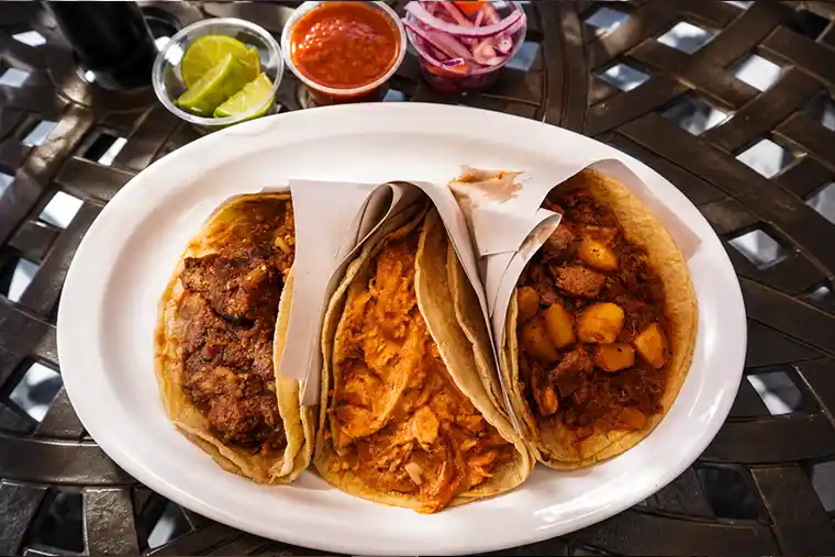 Tacos servidos en restaurante